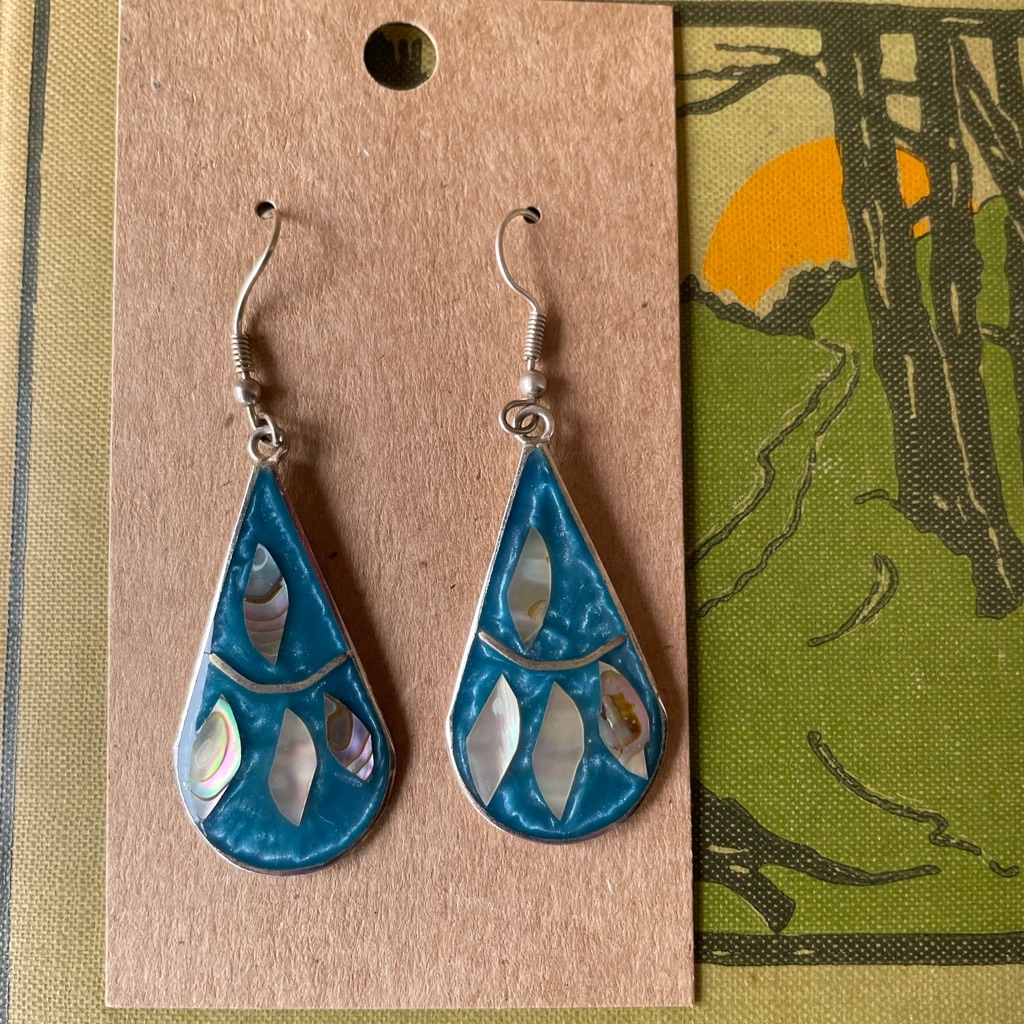 Alpaca Silver Dangle Earrings Mop Inlay Shaped Like Shells Beautiful Condition 17$